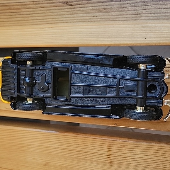 LIMITED EDITION Vintage University of Iowa Metal Coin Bank. 1 of 5,000. - Picture 6 of 8